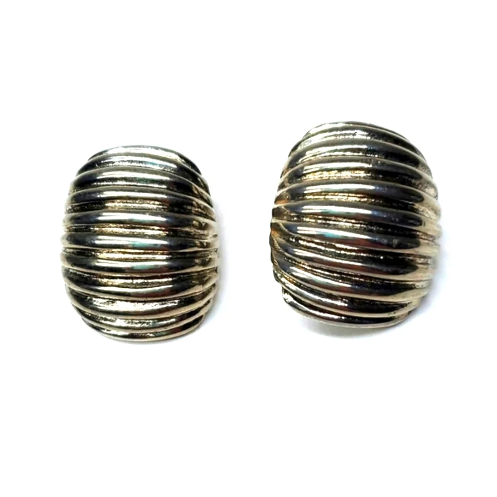 Vintage Silver Toned Oval Ribbed Clip on Earrings